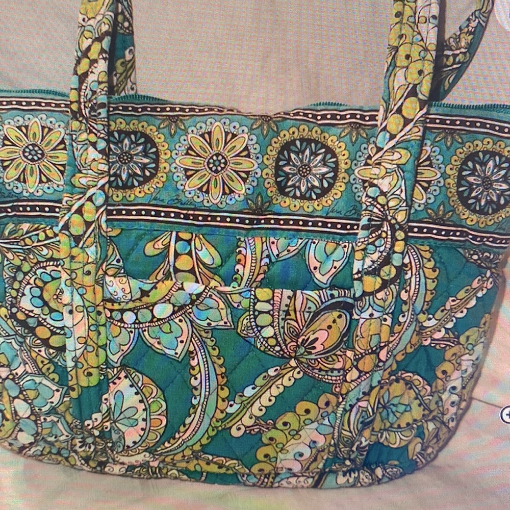 Vera Bradley vintage pattern:
Classic Peacock Paisley,retired pattern Mandy Bag